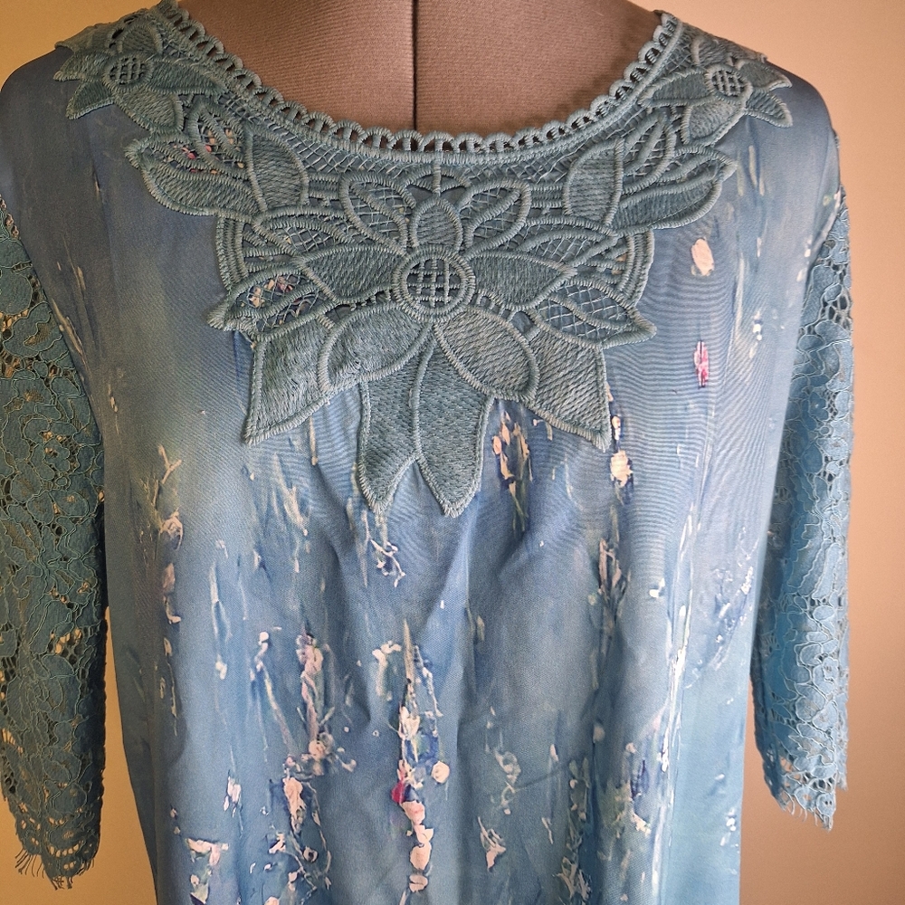 Elegant Teal Watercolor Lace Front & Sleeves Dress                Size Large